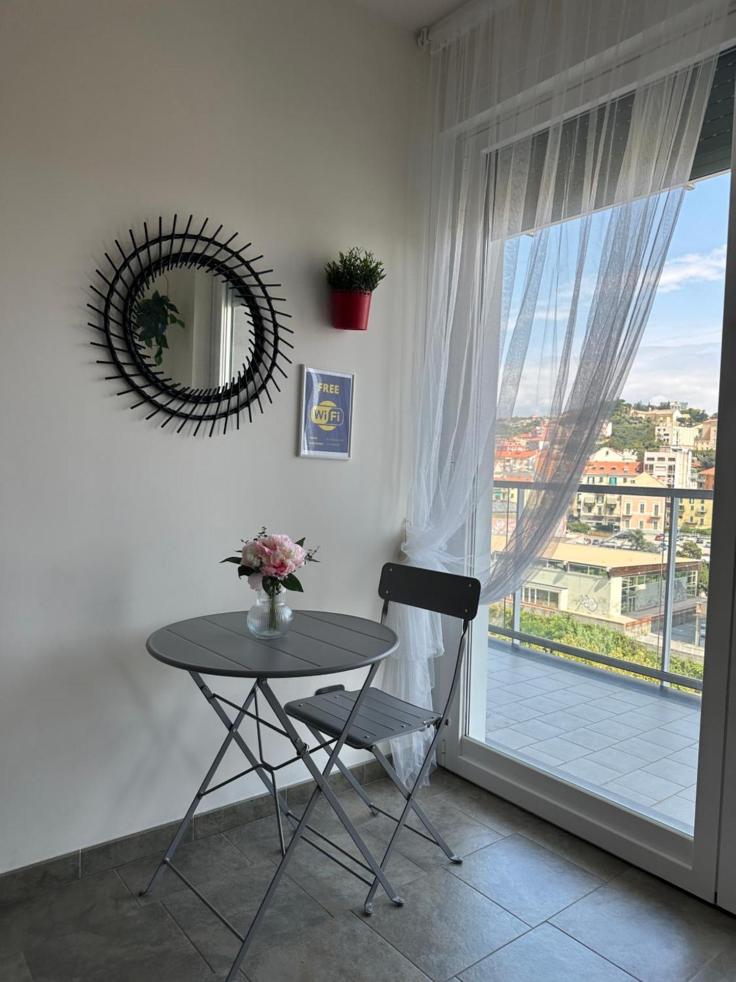Il Gabbiano Savona "Luxury House" - Wifi, Parking, Shopping Center Apartman Kültér fotó